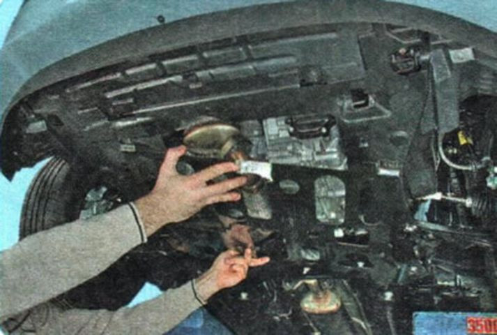 Замена подушки (опоры) двигателя Шевроле Авео Т300