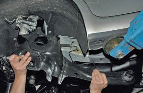 7-замена-продолжительный-ричаг_Ford_Focus_2