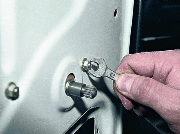 Стопорные гайки для стеклоподъемника